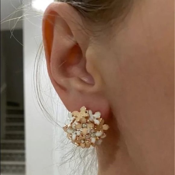 3/$30 FLOWER BOUQUET WHITE PINK EARRINGS STUD - Picture 5 of 8